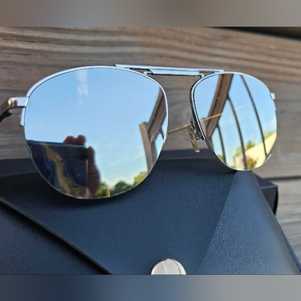 LE SPECS AVIATOR MIRRORED SUNGLASSES WITH CASE - Picture 5 of 5